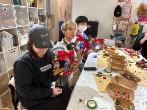 Art Workshop_ChristmasWreath_AY2324_003